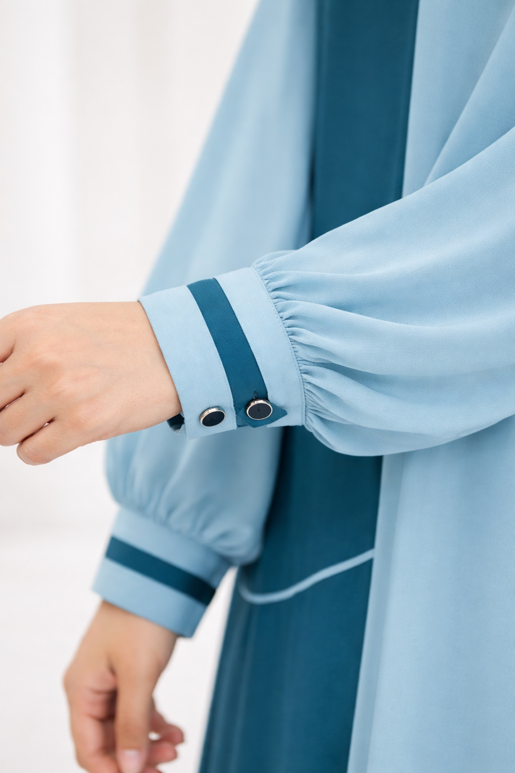 𝐀𝐛𝐚𝐲𝐚 𝐌𝐚𝐲𝐫𝐚 – 𝐒𝐤𝐲 𝐁𝐥𝐮𝐞 & 𝐓𝐞𝐚𝐥