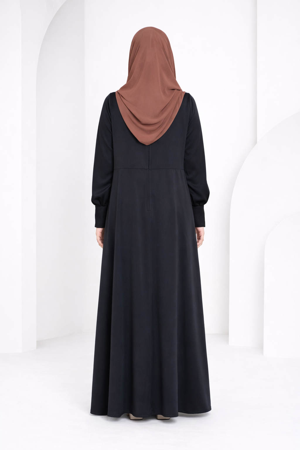 𝐇𝐚𝐧𝐢𝐲𝐚 𝐆𝐨𝐰𝐧 – 𝐂𝐥𝐚𝐬𝐬𝐢𝐜 𝐁𝐥𝐚𝐜𝐤