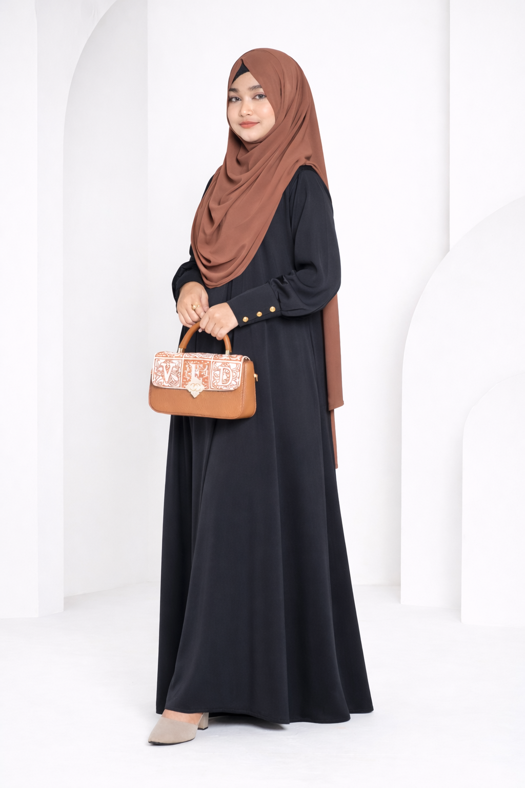 𝐇𝐚𝐧𝐢𝐲𝐚 𝐆𝐨𝐰𝐧 – 𝐂𝐥𝐚𝐬𝐬𝐢𝐜 𝐁𝐥𝐚𝐜𝐤