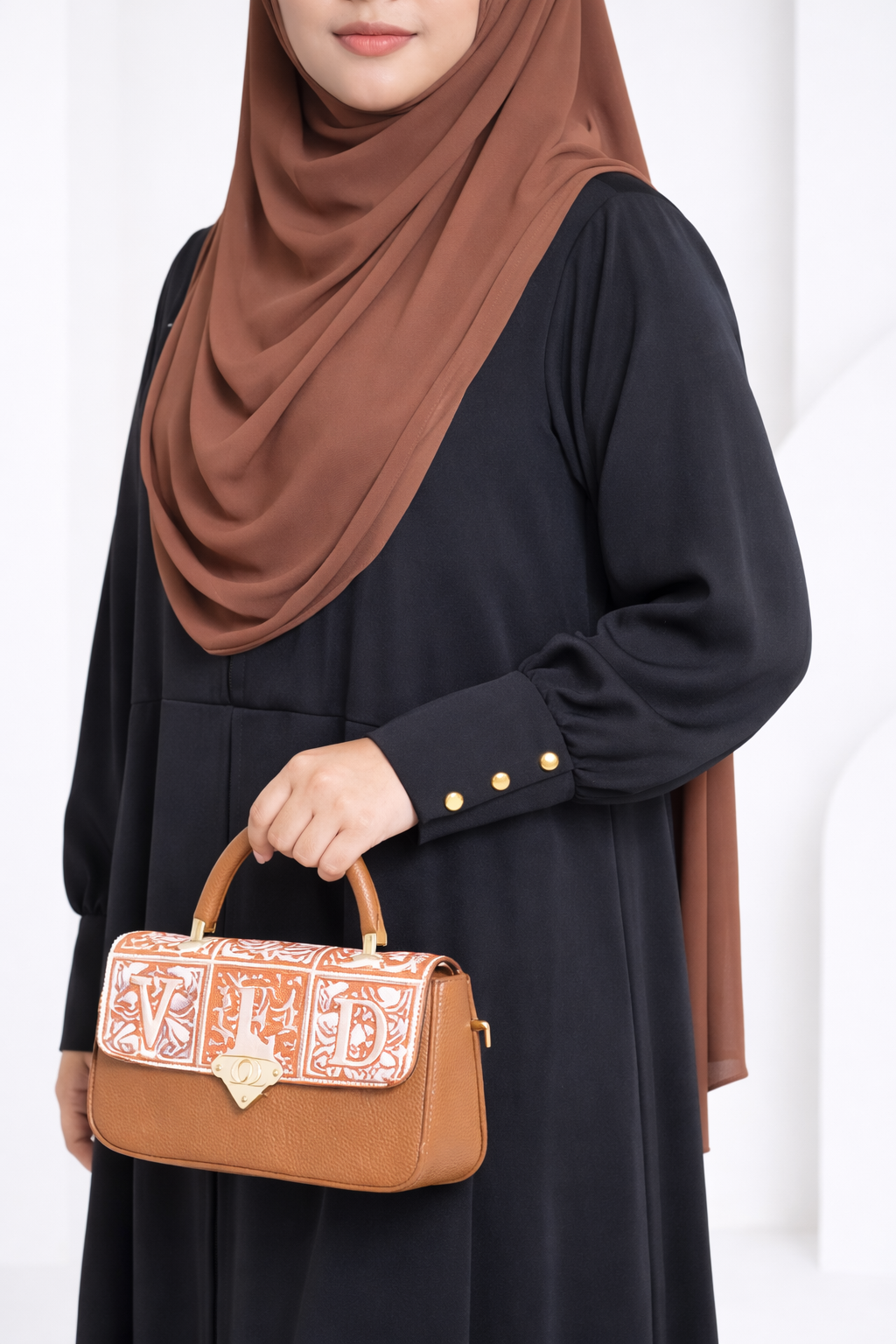 𝐇𝐚𝐧𝐢𝐲𝐚 𝐆𝐨𝐰𝐧 – 𝐂𝐥𝐚𝐬𝐬𝐢𝐜 𝐁𝐥𝐚𝐜𝐤