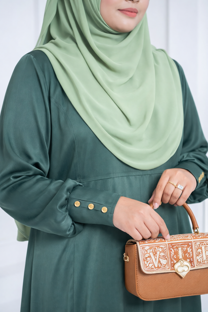 𝐇𝐚𝐧𝐢𝐲𝐚 𝐆𝐨𝐰𝐧 – 𝐄𝐦𝐞𝐫𝐚𝐥𝐝 𝐓𝐞𝐚𝐥