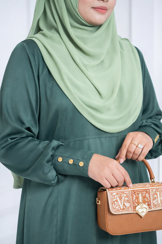 𝐇𝐚𝐧𝐢𝐲𝐚 𝐆𝐨𝐰𝐧 – 𝐄𝐦𝐞𝐫𝐚𝐥𝐝 𝐓𝐞𝐚𝐥